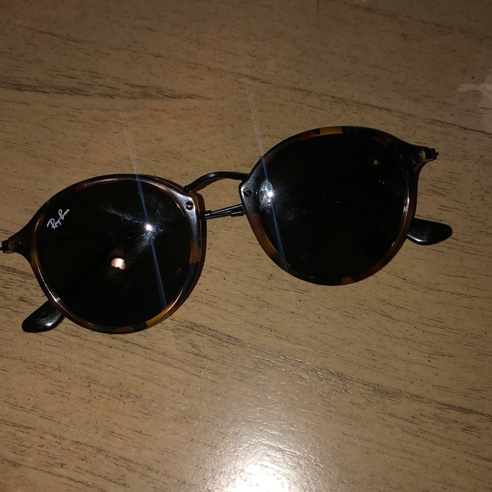 Ray-Ban Round sunglasses! 🕶